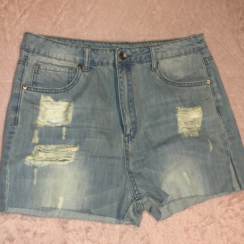 Light denim boyfriend jean shorts